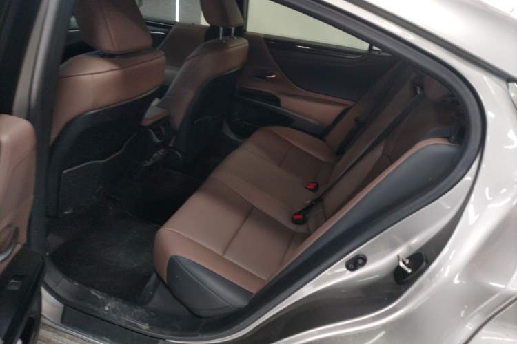 Used Lexus ES 2023 200 Excellence Edition
