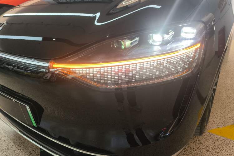 Used Hima AITO M9 2025 Extended-Range Ultra Version 52 kWh 6-Seater
