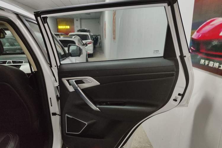 Used Geely Auto Emgrand X7 Sport 2018 1.8TD Automatic Two-Wheel Drive Smart 4G Connected Version