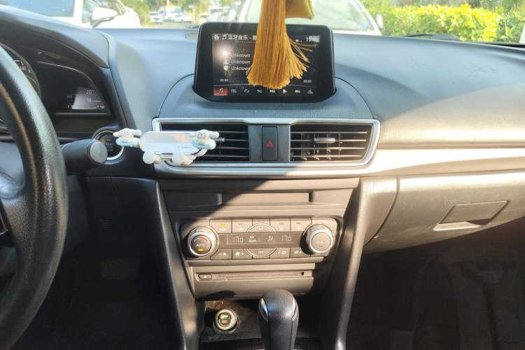 Used Mazda Mazda 3 Axela 2017 Sedan 1.5L Automatic Luxury Model China VI Standard
