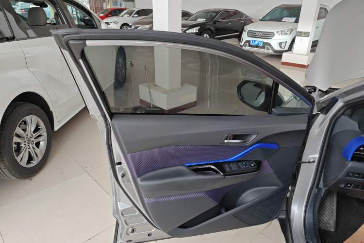 Used Toyota IZOA 2018 2.0L Yichi Version China VI Standard
