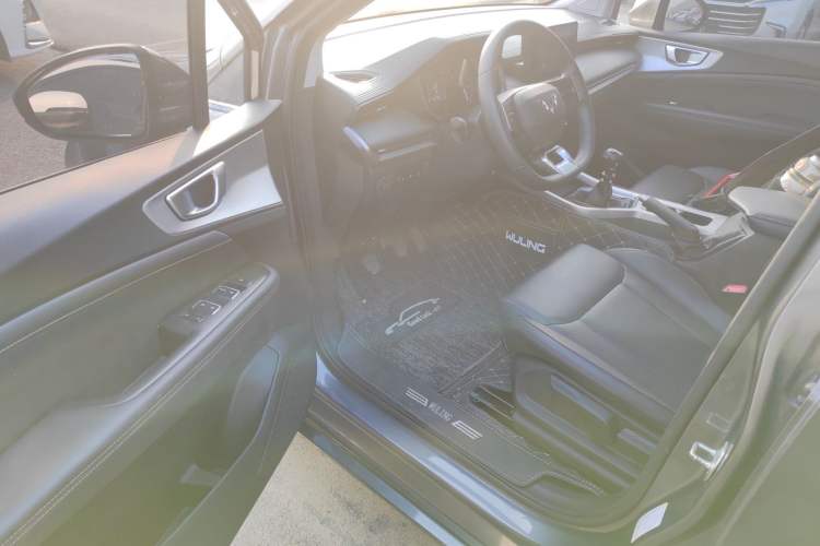 Used Wuling Jiachen 2022 1.5L Manual Comfort Edition