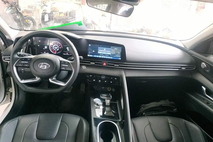 Used Hyundai Elantra 2022 1.5L CVT LUX Prestige Edition
