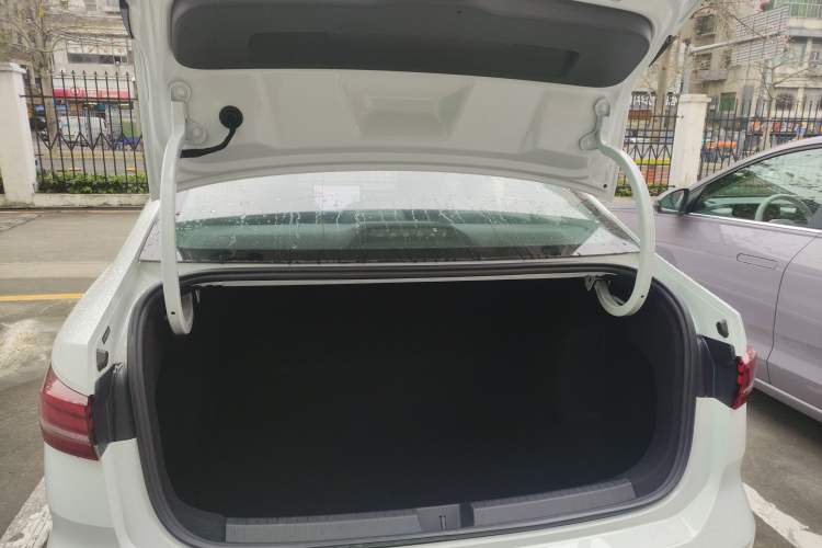 Used Volkswagen Lavida 2026 Pro 300TSI Starry Zhi Yi Edition
