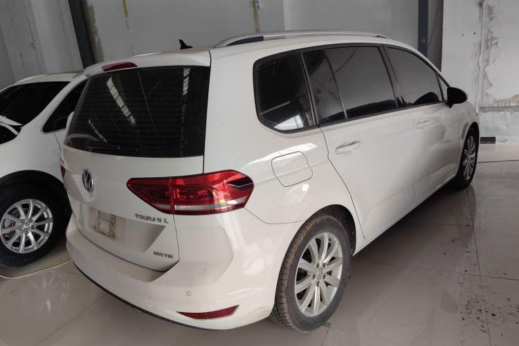 Used Volkswagen Touran 2021 Touran L 280TSI DSG Comfort Edition 7 Seats
