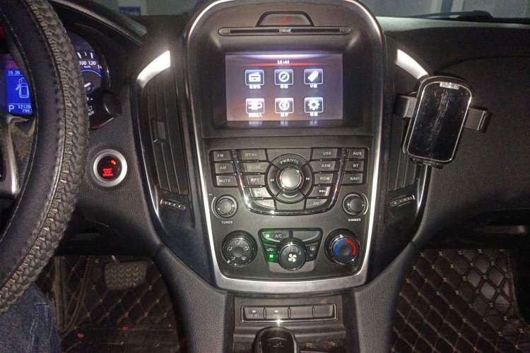 Used JMC Yusheng S350 2013 2.4T Automatic 2WD Diesel Ultra-Luxury 5-Seater
