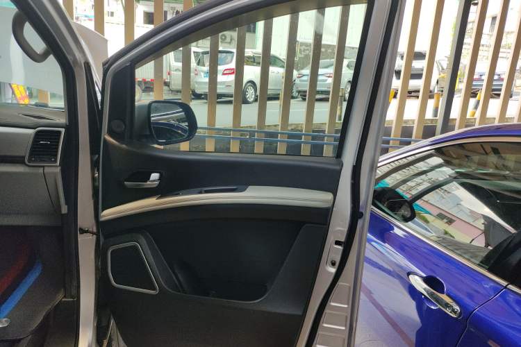 Used  M4 2019 Business Series 2.0L Manual - China VI Standard
