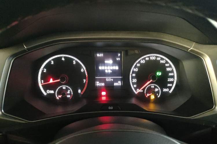 Used Volkswagen T-ROC 2019 230TSI DSG Two-Wheel-Drive Advanced Version China VI Standard
