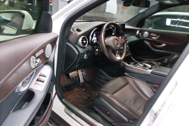 Used Mercedes-Benz GLC 2016 GLC 300 4MATIC Dynamic Model