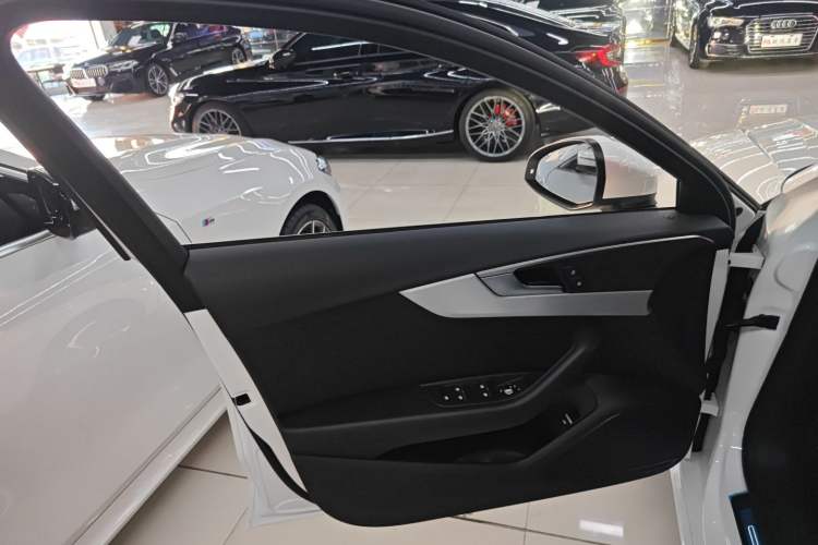 Used Audi A4L 2022 40 TFSI Fashion Dynamic Model
