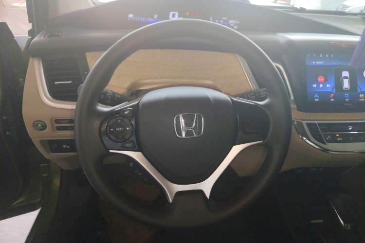 Used Honda Jade 2013 1.8L automatic Comfort version 5 seats
