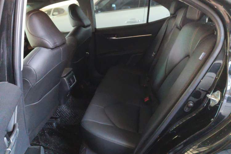 Used Toyota Camry 2021 2.0G Luxury Edition
