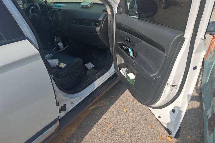 Used Mitsubishi Outlander 2019 2.0L Two-Wheel Drive Comfort Edition 5 Seats China VI Standard
