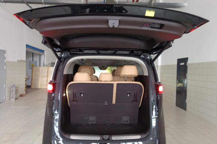 Used Denza D9 2024 DM-i 1050 Luxury Model