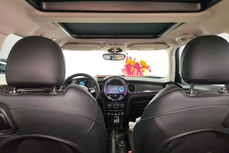 Used  MINI 2022 1.5T COOPER Classic Edition
