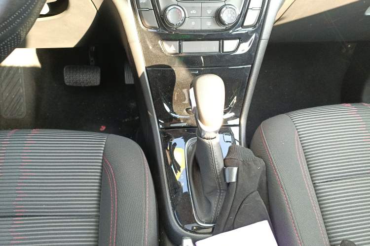 Used Buick Encore 2018 18T Automatic Two-Wheel Drive Urban Leading Model
