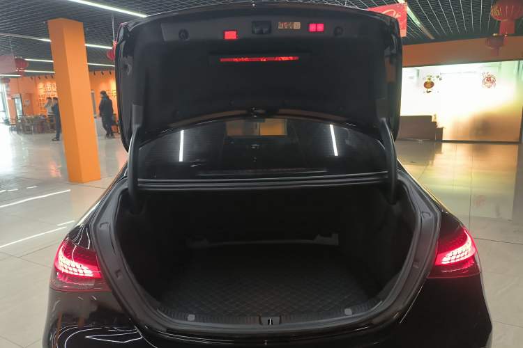 Used Mercedes-Benz E-Class 2023 Restyled E 300 L Sporty and Stylish Edition
