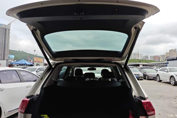 Used Volkswagen Tiguan L 2019 Revised 330TSI Automatic Two-Wheel Drive Smart & Luxury Edition China VI Standard
