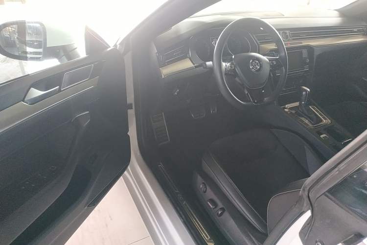 Used Volkswagen FAW-Volkswagen CC 2020 330TSI Huayan Edition China VI Standard
