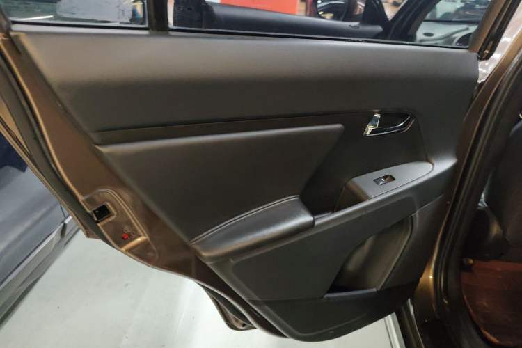 Used Kia Sportage R 2015 2.0L Automatic Two-Wheel Drive DLX Model
