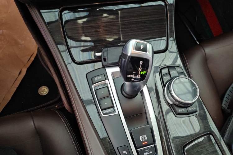 Used BMW 5 Series 2014 525Li Luxury Design Package
