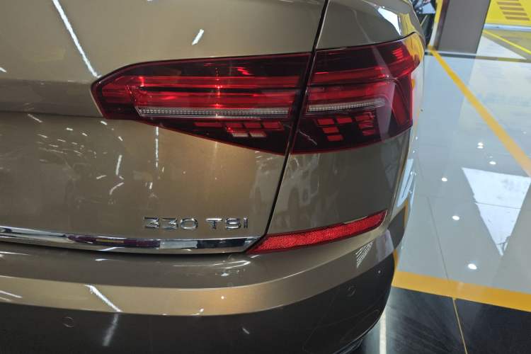 Used Volkswagen Passat 2019 330TSI Luxury Edition China VI Standard
