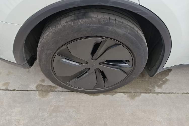 Used Tesla Model Y 2025 Rear-Wheel-Drive Version
