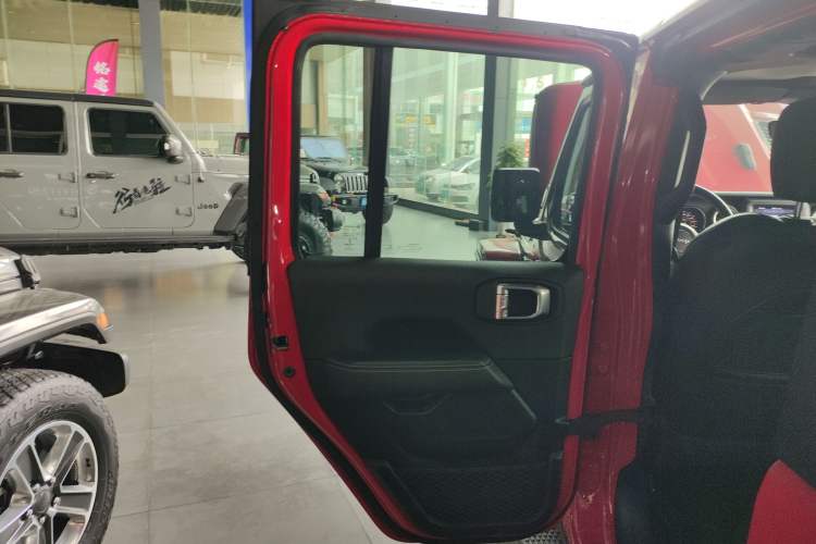 Used  Wrangler 2019 2.0T Sahara 4-Door Version China V Standard
