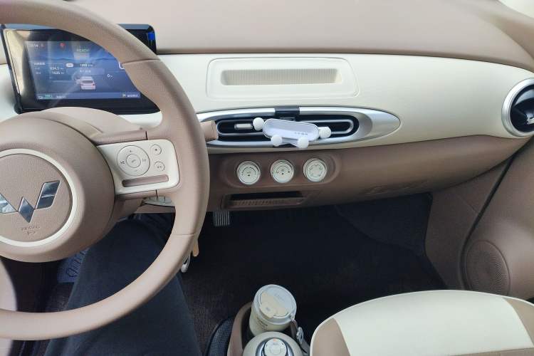 Used Wuling Hongguang MINIEV 2025 Four-Door Version Advanced Edition
