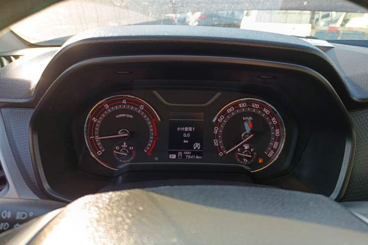 Used SAIC MAXUS T60 2017 2.0T Gasoline Automatic Two-Wheel Drive High-Ride Elite Standard Cabin
