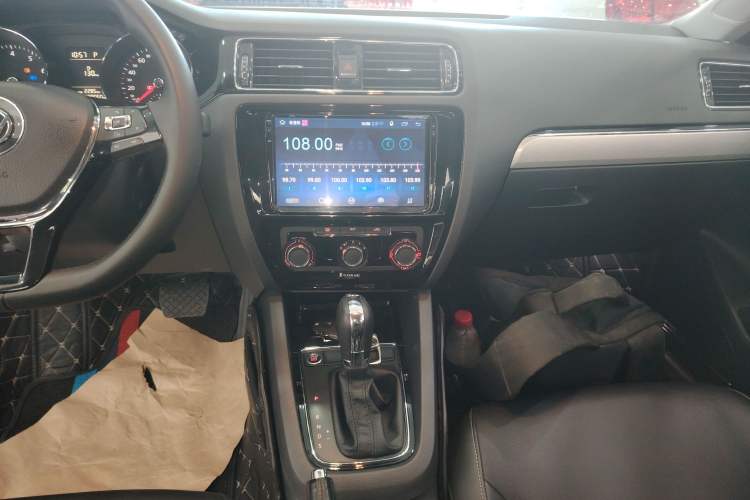 Used Volkswagen Sagitar 2017 230TSI Automatic Comfort Version
