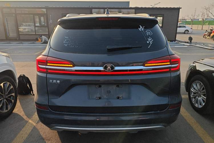 Used BYD Song 2021 Classic Edition 1.5T Manual Luxury Model
