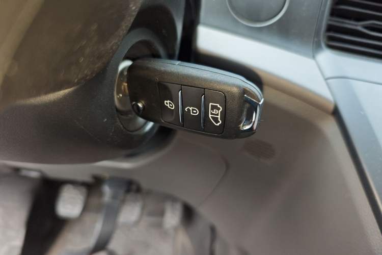 Used Ford Transit 2023 2.0T Gasoline Manual Multifunction Commercial Vehicle Short Wheelbase Low Roof 5/6 Seats