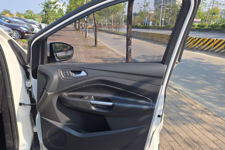 Used Ford Kuga 2017 EcoBoost 180 Two-Wheel-Drive Tiger Leap Model
