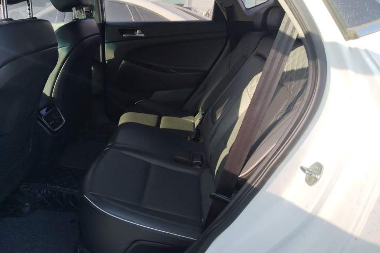 Used Hyundai Tucson 2019 280TGDi Dual-Clutch Two-Wheel Drive Fashion Edition China VI Standard
