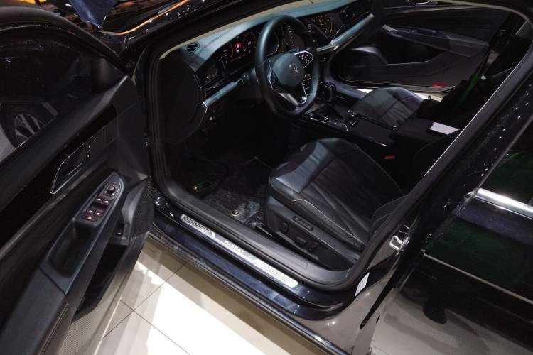 Used Volkswagen Passat 2022 330TSI Luxury Edition Custom Version
