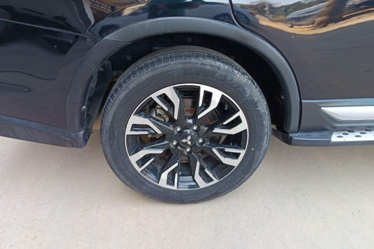 Used Mitsubishi Outlander 2019 2.0L Two-Wheel Drive Comfort Edition 5 Seats China VI Standard
