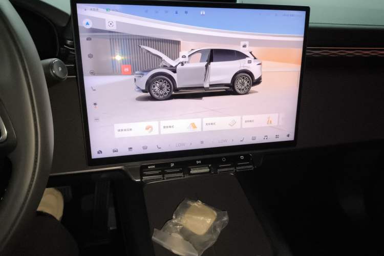 Used Zeekr 7X 2025 100 kWh Long-Range Rear-Wheel Drive with Intelligent Driving Features
