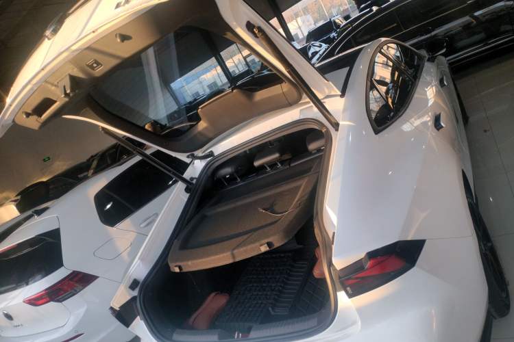 Used Changan UNI-V 2022 1.5T Prestige Version
