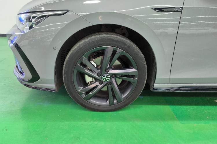 Used Volkswagen Golf 2023 Facelift 280TSI DSG R-Line Lite
