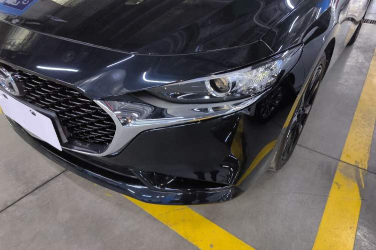 Used Mazda Mazda 3 Axela 2022 2.0L Automatic Premium Black Obsidian Edition
