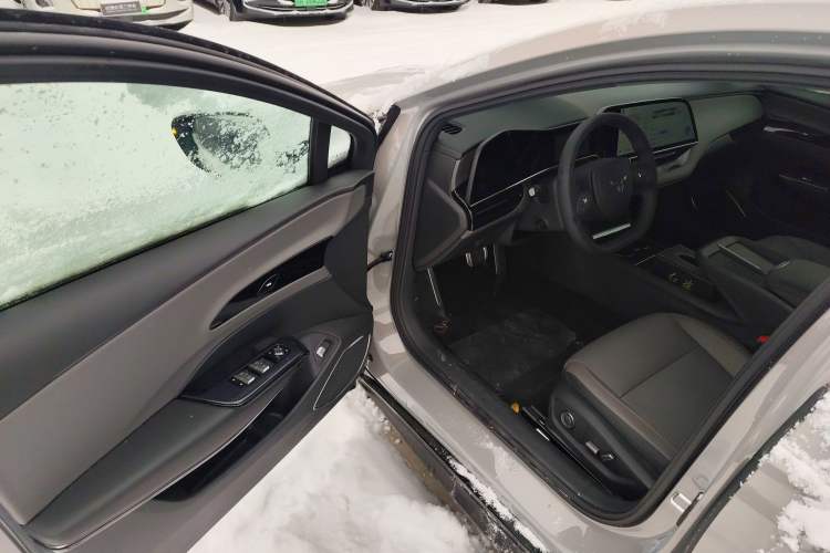 Used Hongqi EH7 2025 640 All-Wheel Drive Smart Selection Edition
