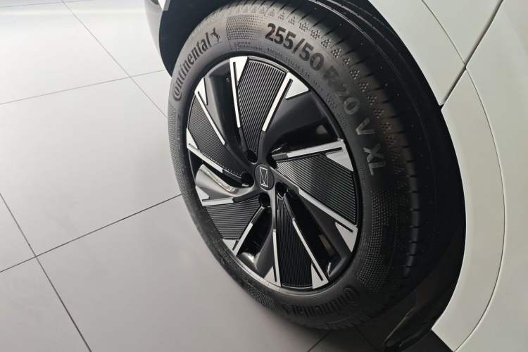 Used  07 2024 Pro+ All-Electric Version
