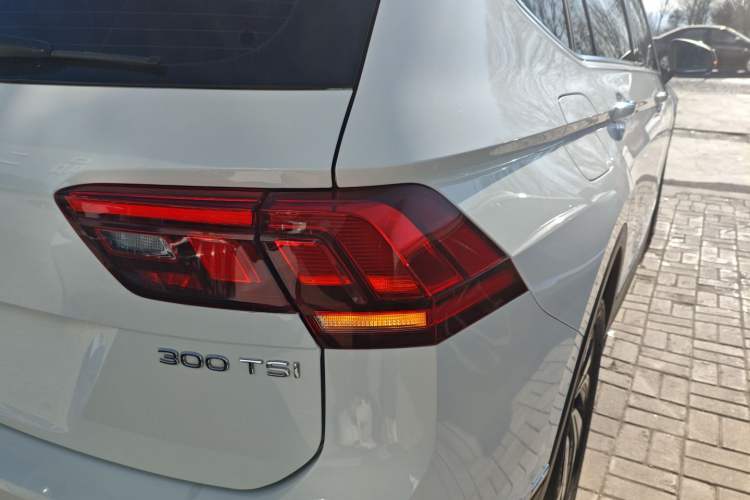 Used Volkswagen Tiguan L 2025 Model, Outstanding Version, 300TSI Automatic Two-Wheel Drive Longteng Edition