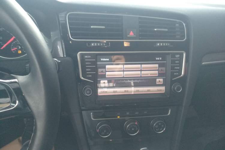 Used Volkswagen Golf 2017 1.6L Automatic Comfort Million-Vehicle Anniversary Edition
