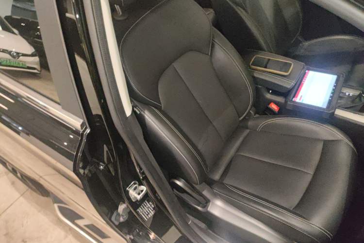 Used Roewe RX5 2016 30T Two-Wheel Drive Automatic Internet Smart Edition