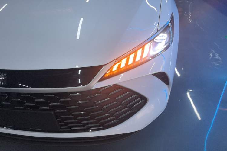 Used BYD Qin PLUS 2025 DM-i Smart Drive 55KM Leading Model
