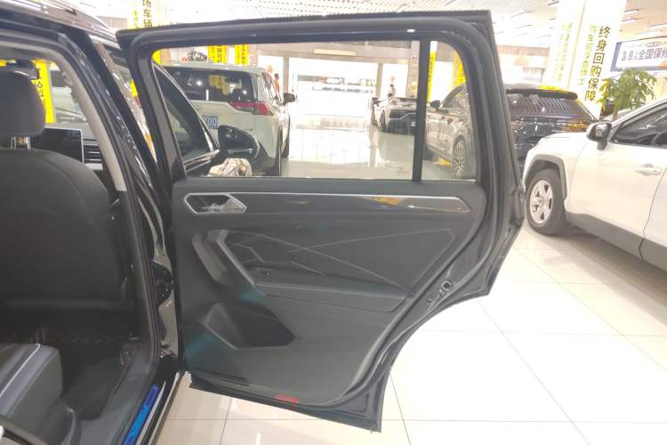 Used Volkswagen Tiguan L 2024 Outstanding Model 330TSI Automatic Two-Wheel Drive R-Line Dragon Glory Edition