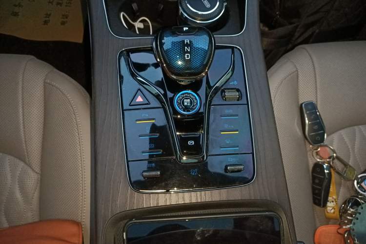 Used BYD Han 2024 EV Glory Edition 715KM Front-Wheel-Drive Flagship Model
