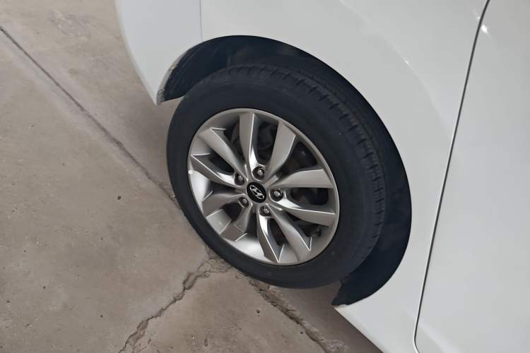 Used Hyundai Elantra 2015 1.6L Automatic Fashion Model